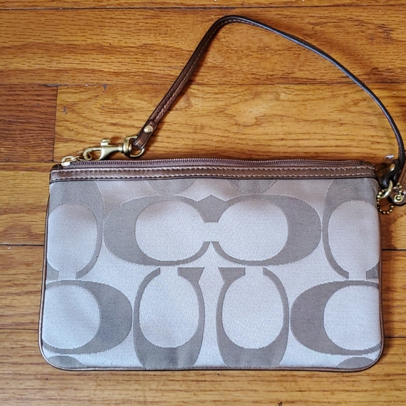 EUC Coach Flower Clutch - Picture 5 of 6